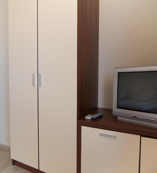Четырехместный Номер Deluxe, Guest House Hiora