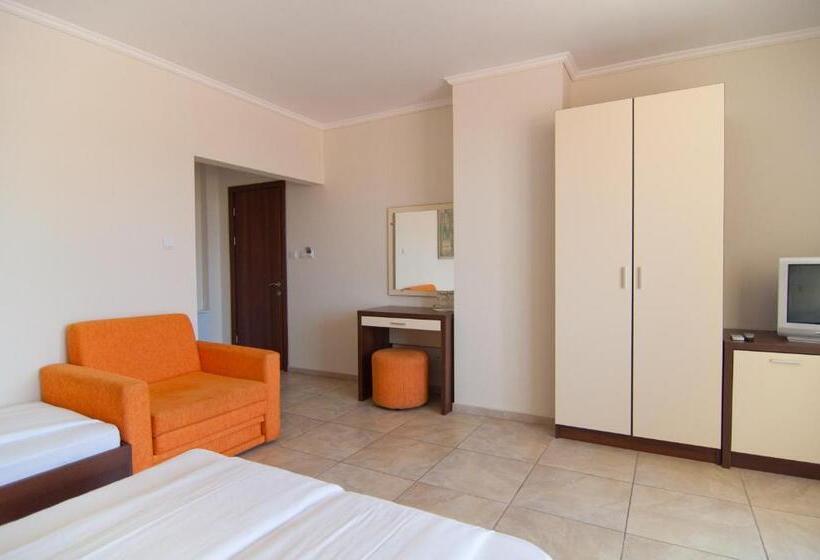 디럭스 4인 룸, Guest House Hiora