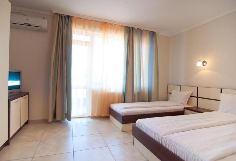 Четырехместный Номер Deluxe, Guest House Hiora