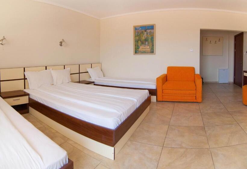 디럭스 4인 룸, Guest House Hiora