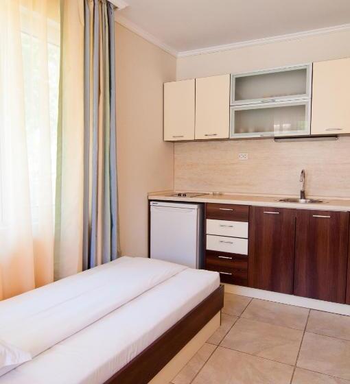 Quarto Familiar, Guest House Hiora