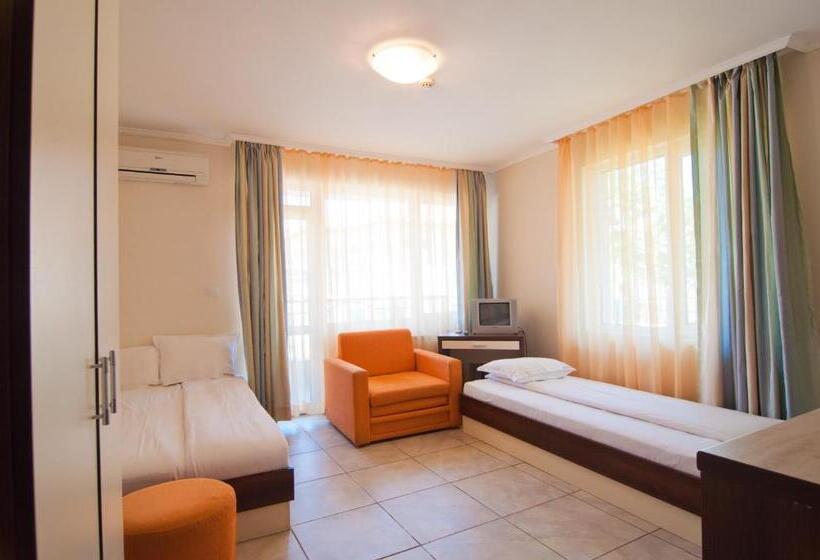 Quarto Familiar, Guest House Hiora