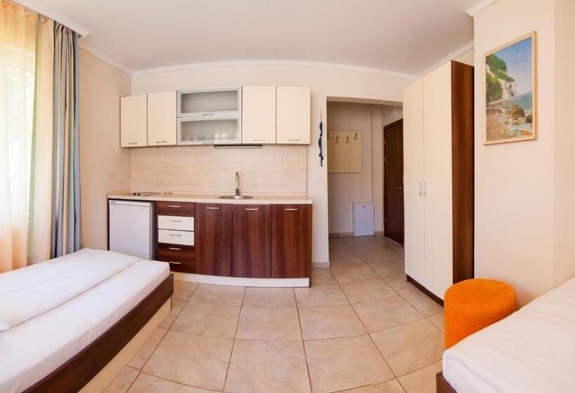 패밀리 룸, Guest House Hiora