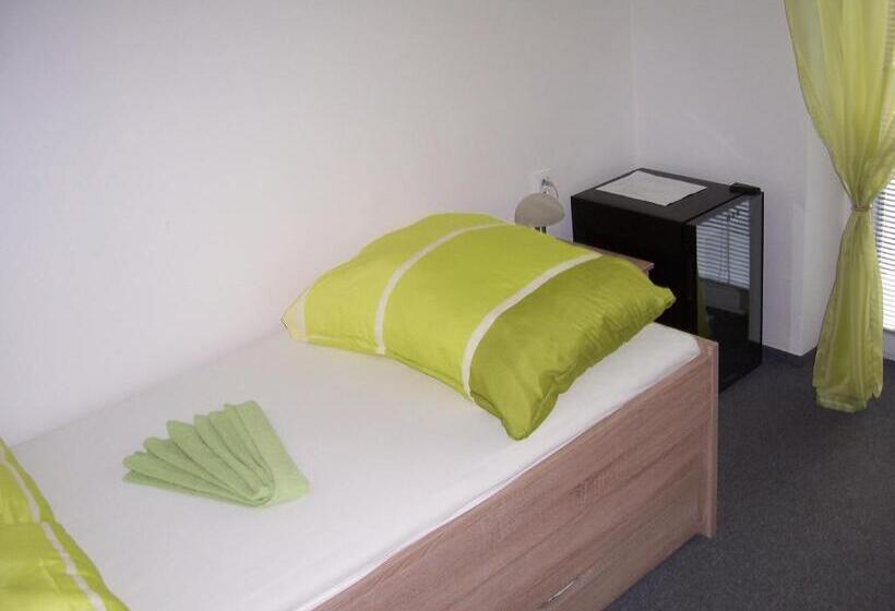 חדר סטנדרט לשלושה, Penzion Na Rozcestí