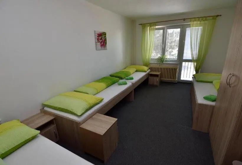 Huoneisto 2 Makuuhuonetta, Penzion Na Rozcestí