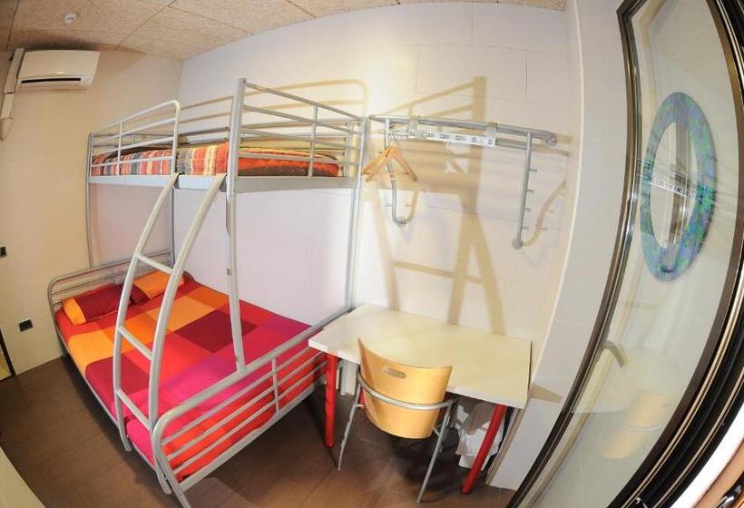 家庭房间共用浴室, Be Zaragoza Hostel