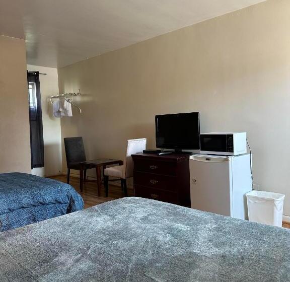 חדר סטנדרט שתי מיטות זוגיות, Carriage Inn Motel