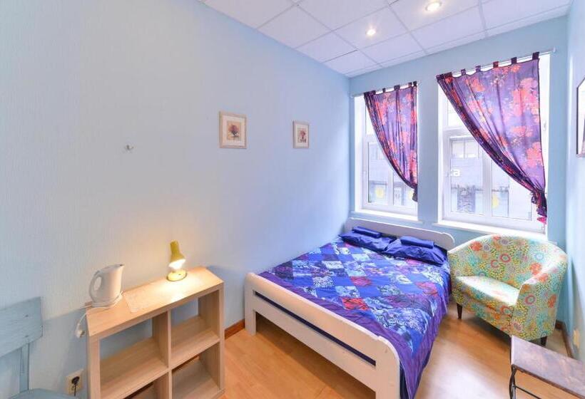 اتاق استاندارد با سرویس بهداشتی مشترک, Central Hostel