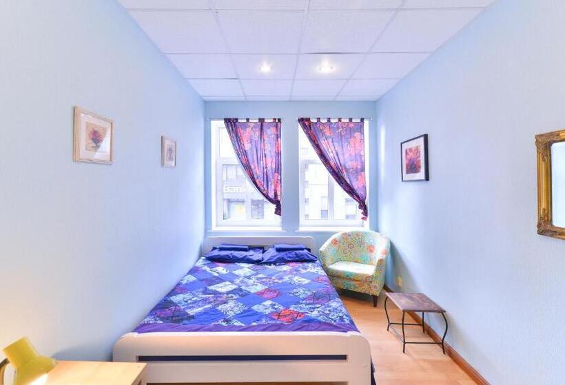 اتاق استاندارد با سرویس بهداشتی مشترک, Central Hostel