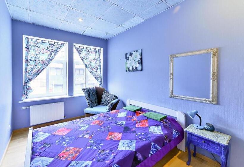 اتاق استاندارد با سرویس بهداشتی مشترک, Central Hostel