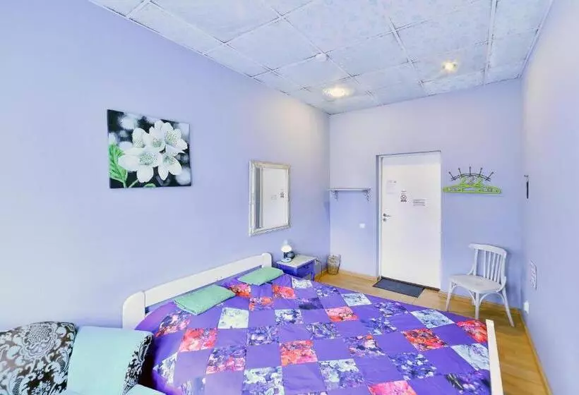 اتاق استاندارد یک تخته با سرویس بهداشتی مشترک, Central Hostel