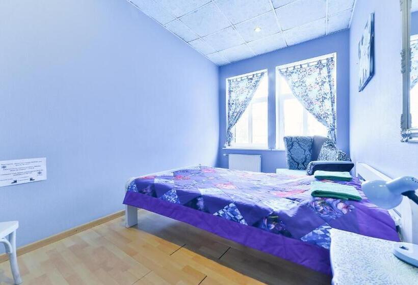 اتاق استاندارد یک تخته با سرویس بهداشتی مشترک, Central Hostel