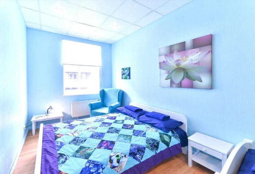 اتاق خانوادگی با سرویس بهداشتی مشترک, Central Hostel