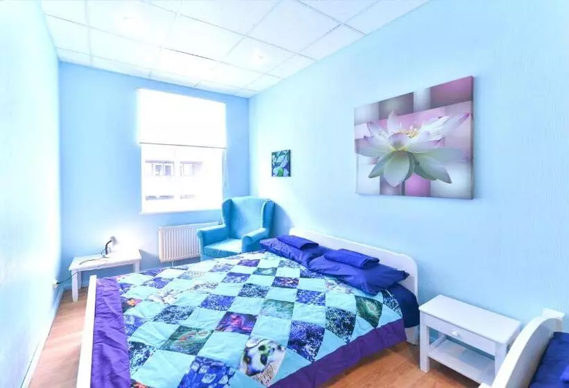 اتاق خانوادگی با سرویس بهداشتی مشترک, Central Hostel