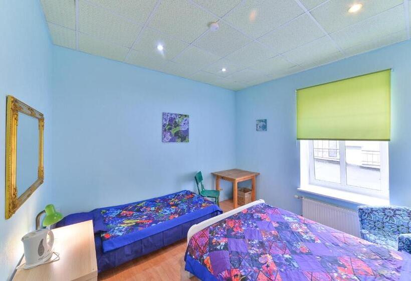 اتاق خانوادگی با سرویس بهداشتی مشترک, Central Hostel