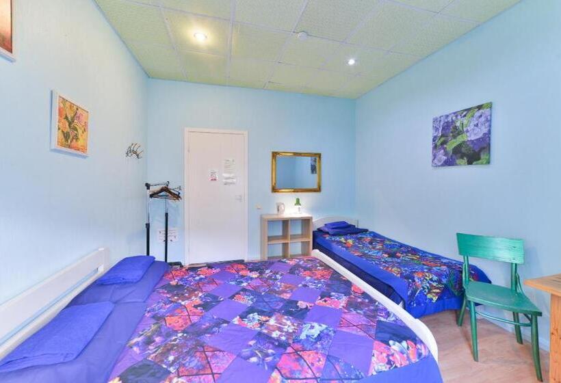 اتاق خانوادگی با سرویس بهداشتی مشترک, Central Hostel