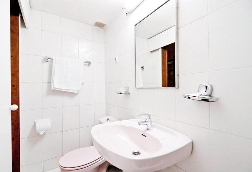 اتاق استاندارد سه نفره, Hostal Asuncion