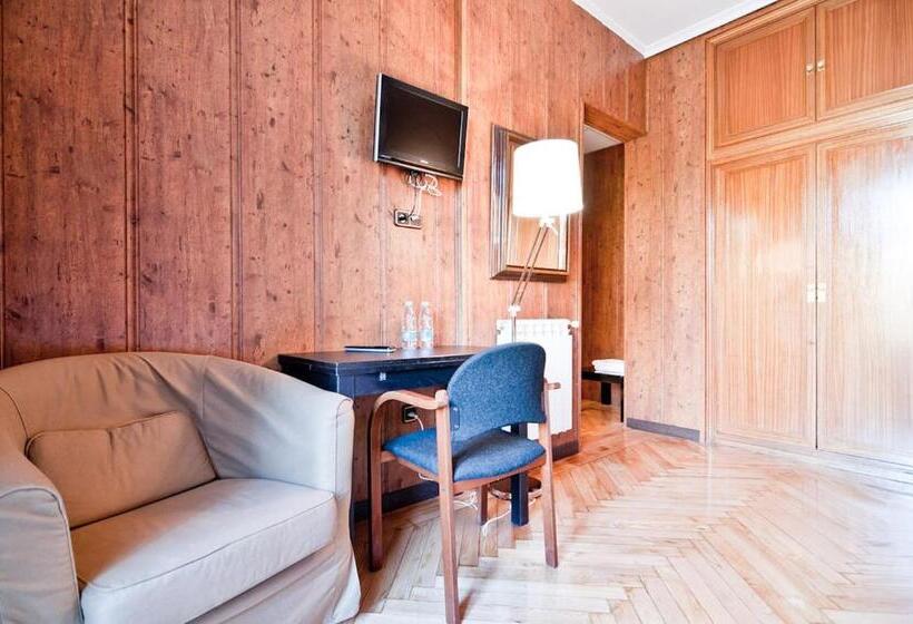 اتاق استاندارد سه نفره, Hostal Asuncion