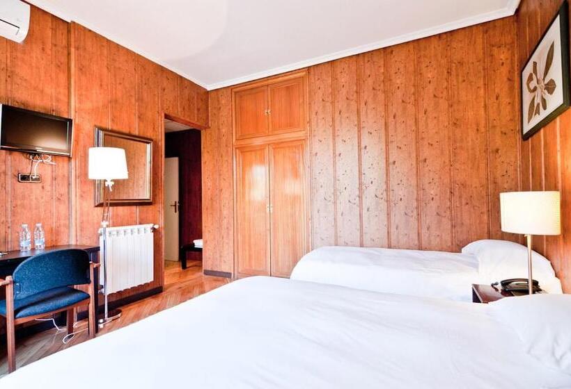 اتاق استاندارد سه نفره, Hostal Asuncion