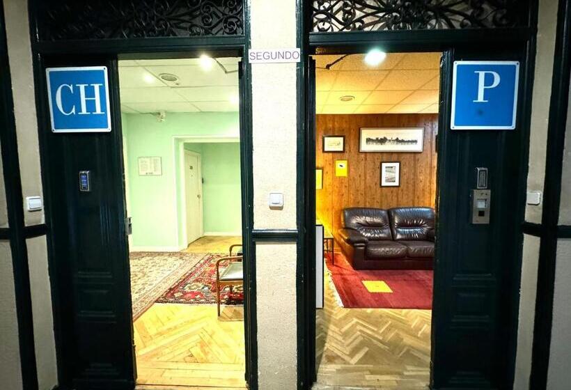 اتاق استاندارد چهار تخته, Hostal Asuncion