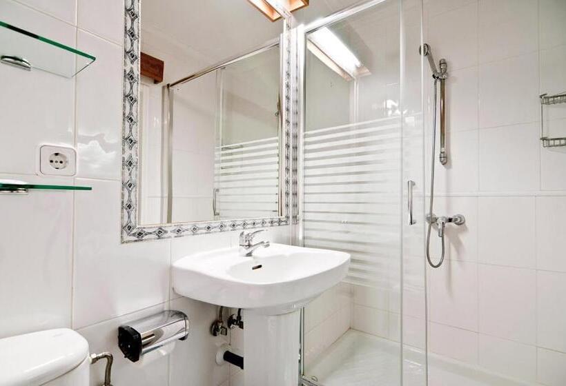 اتاق استاندارد چهار تخته, Hostal Asuncion