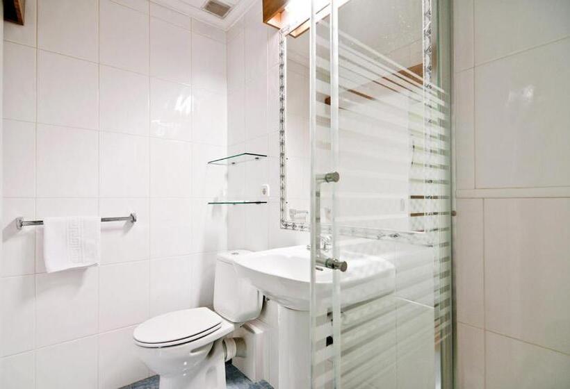 اتاق استاندارد چهار تخته, Hostal Asuncion