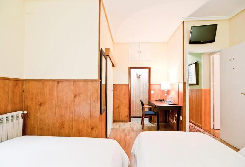 اتاق استاندارد چهار تخته, Hostal Asuncion