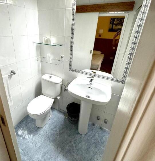 اتاق اکونومی یک تخته, Hostal Asuncion