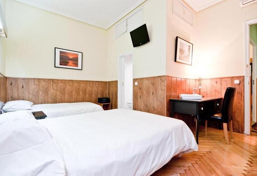 اتاق استاندارد سه نفره, Hostal Asuncion