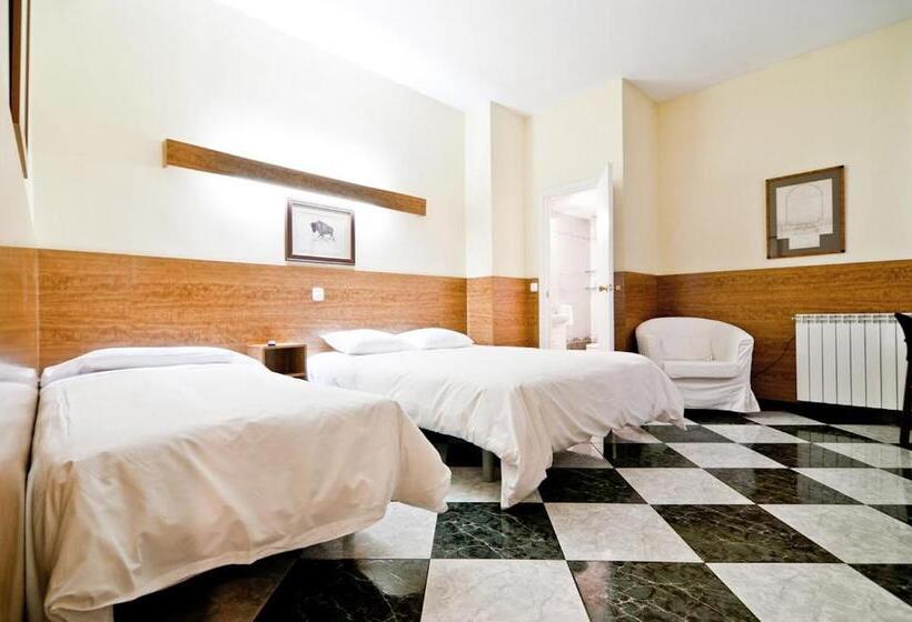 اتاق استاندارد سه نفره, Hostal Asuncion