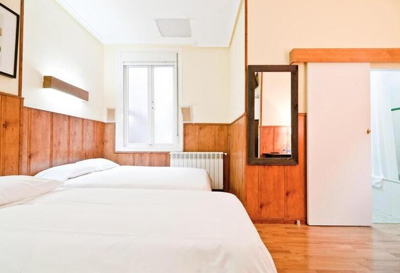 اتاق استاندارد چهار تخته, Hostal Asuncion