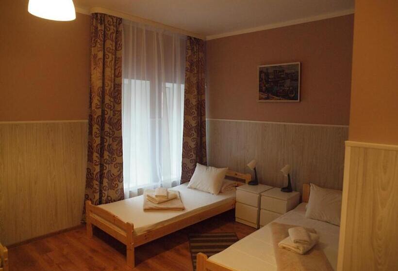 اتاق خانوادگی, City Westa