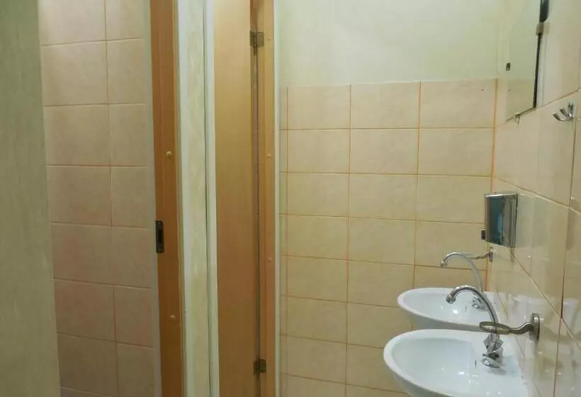 اتاق استاندارد چهارنفره با سرویس بهداشتی مشترک, Elizabeth S Yh Rooms