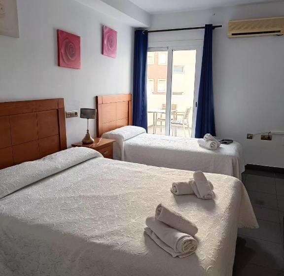 스탠다드 트리플 룸, Hostal La Ermita