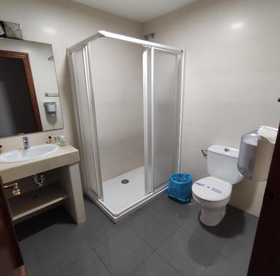 스탠다드 트리플 룸, Hostal La Ermita