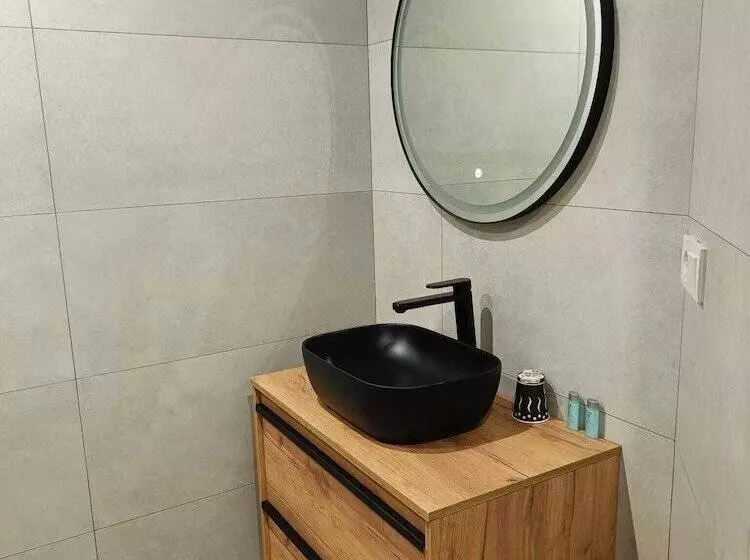 اتاق استاندارد سه نفره, Hostal La Ermita