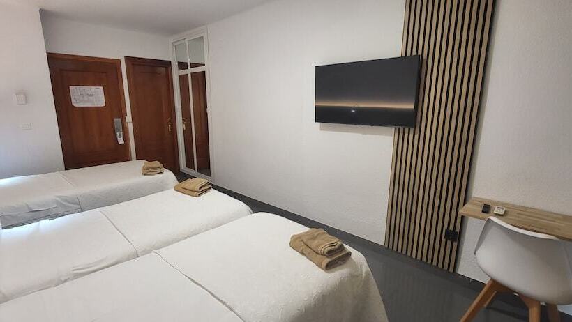 스탠다드 트리플 룸, Hostal La Ermita