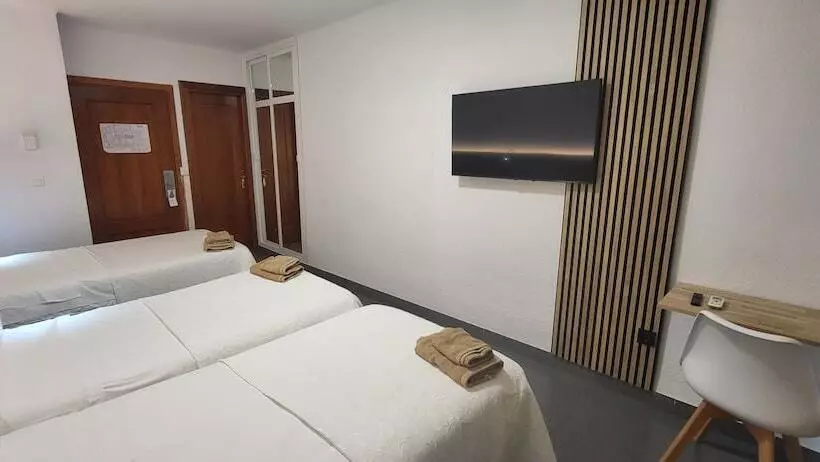 اتاق استاندارد سه نفره, Hostal La Ermita