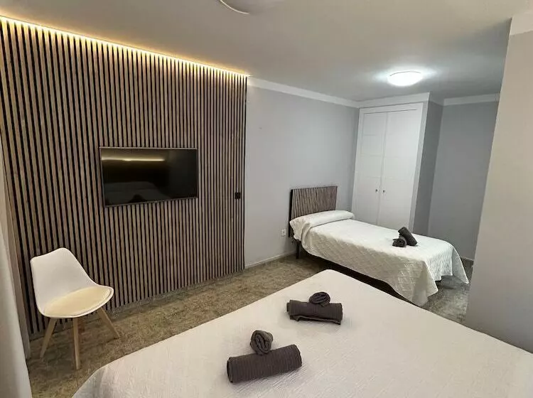 اتاق استاندارد سه نفره, Hostal La Ermita
