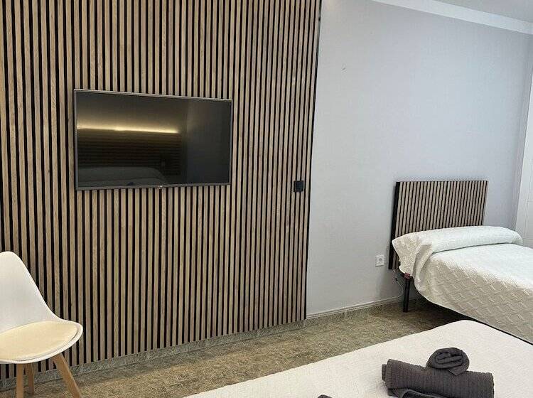 스탠다드 트리플 룸, Hostal La Ermita