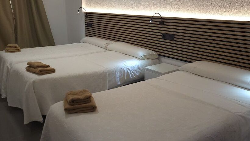 스탠다드 트리플 룸, Hostal La Ermita