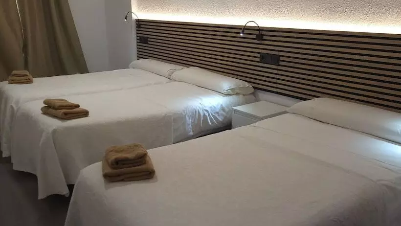 اتاق استاندارد سه نفره, Hostal La Ermita