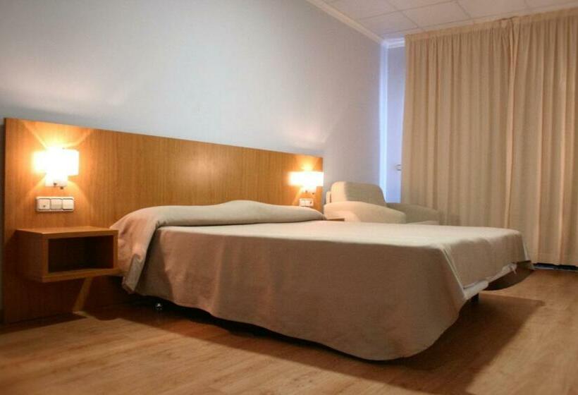 스탠다드 룸, As Monreal Del Campo