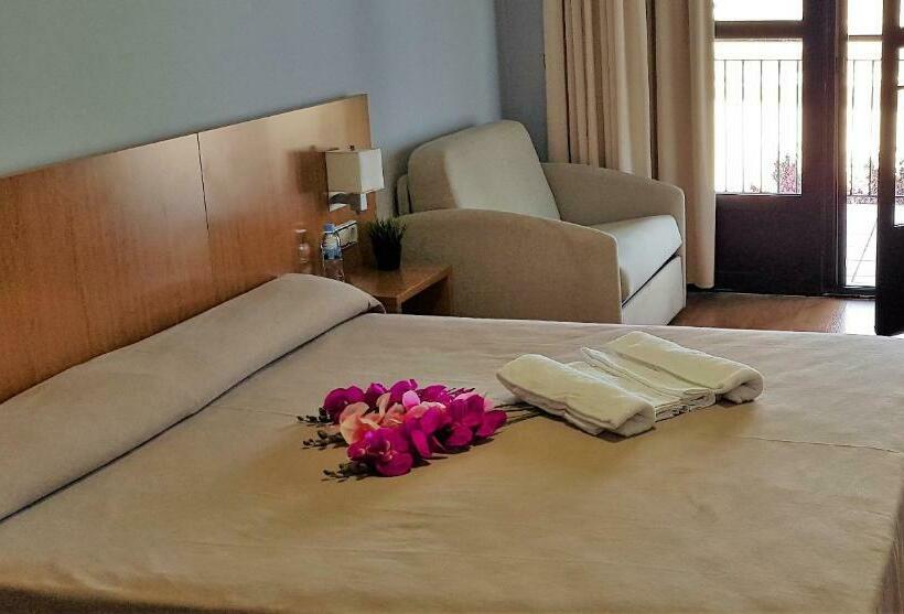 스탠다드 룸, As Monreal Del Campo