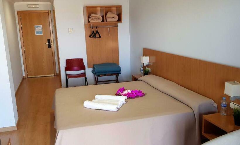 스탠다드 룸, As Monreal Del Campo