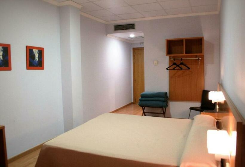 스탠다드 룸, As Monreal Del Campo