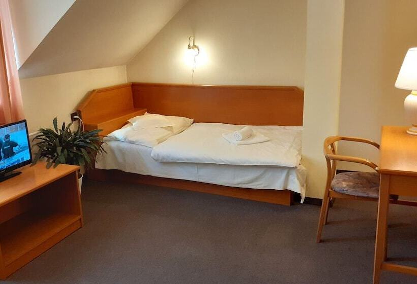 标准单人间, Casanova