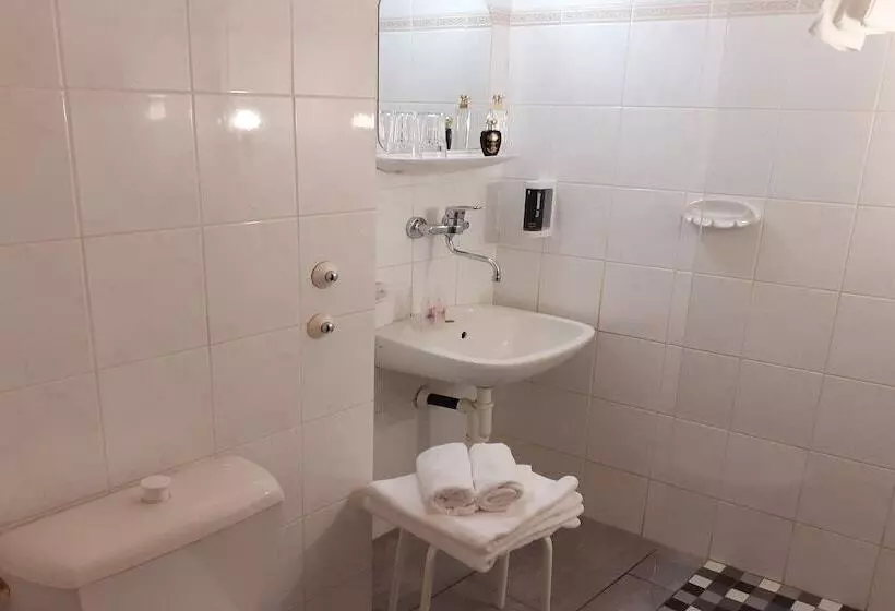 Standard Kolmen Hengen Huone, Casanova