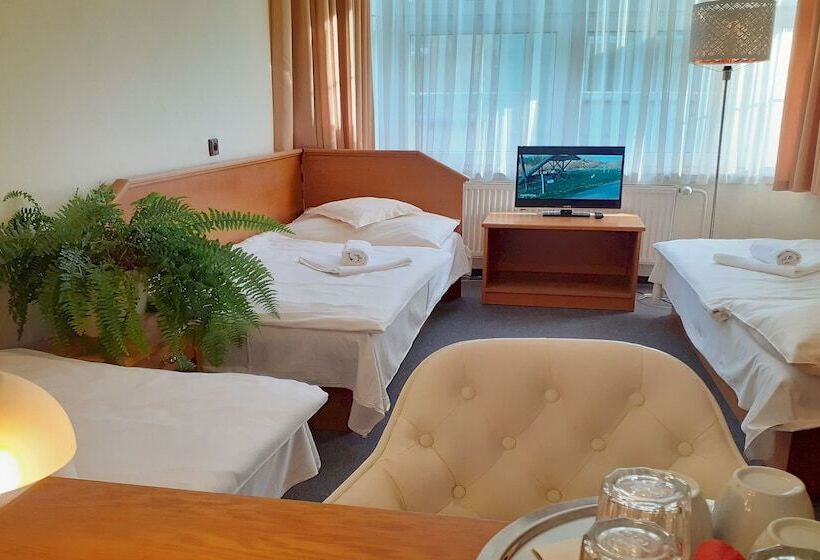 标准三人间, Casanova