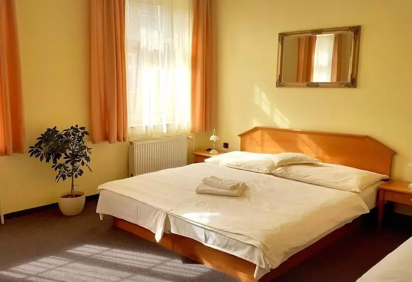 Standard Kolmen Hengen Huone, Casanova
